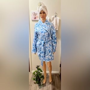 Ladies Yikes one size blue heart print robe